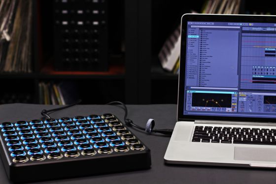 DJ Techtools Midi Fighter 64 black - Elevator Future of Music 