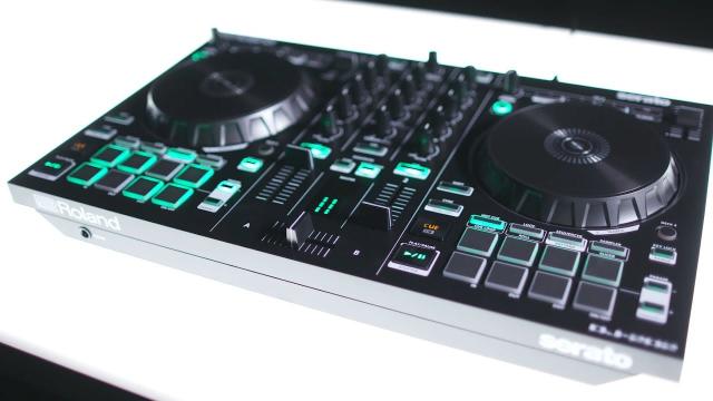 Roland DJ-202 DJ Controller for Serato DJ Lite
