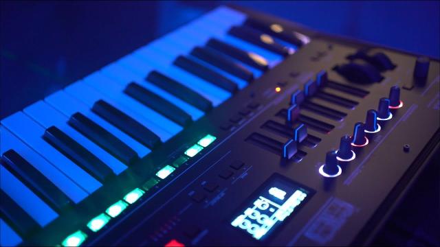 KORG opsix - Altered FM Synthesizer (Offizielles Produktvideo)