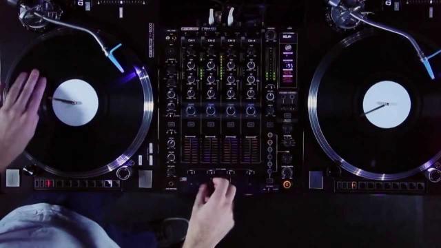 Reloop RP-8000 Turntable & RMX-80 Digital DJ Mixer - Turntablism Showcase by Fong Fong (Routine)