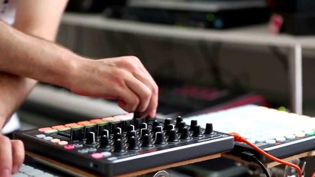 Novation // Launch Control XL Performance ft. Avec Sans