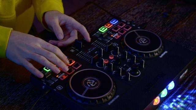 Numark Party Mix Live DJ Controller | Rock the Party with Built-In Speakers & Lights